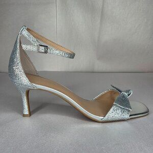 NWT On 34th Women's Taahlah Silver Glitter Bow Sandals